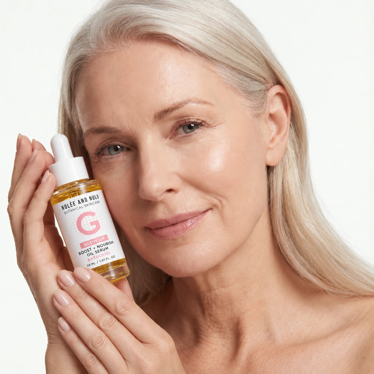 Vrouw met het Bakuchiol Oil Serum